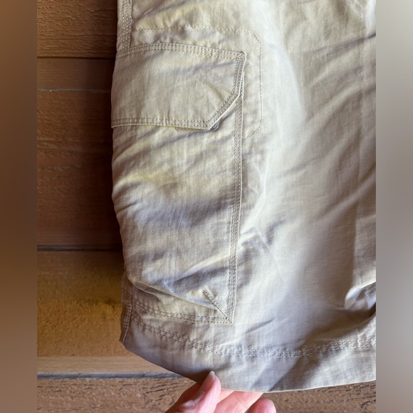 The North Face men’s 5 mesh lined pockets cargo shorts. Waist size 36. EUC - Picture 10 of 16